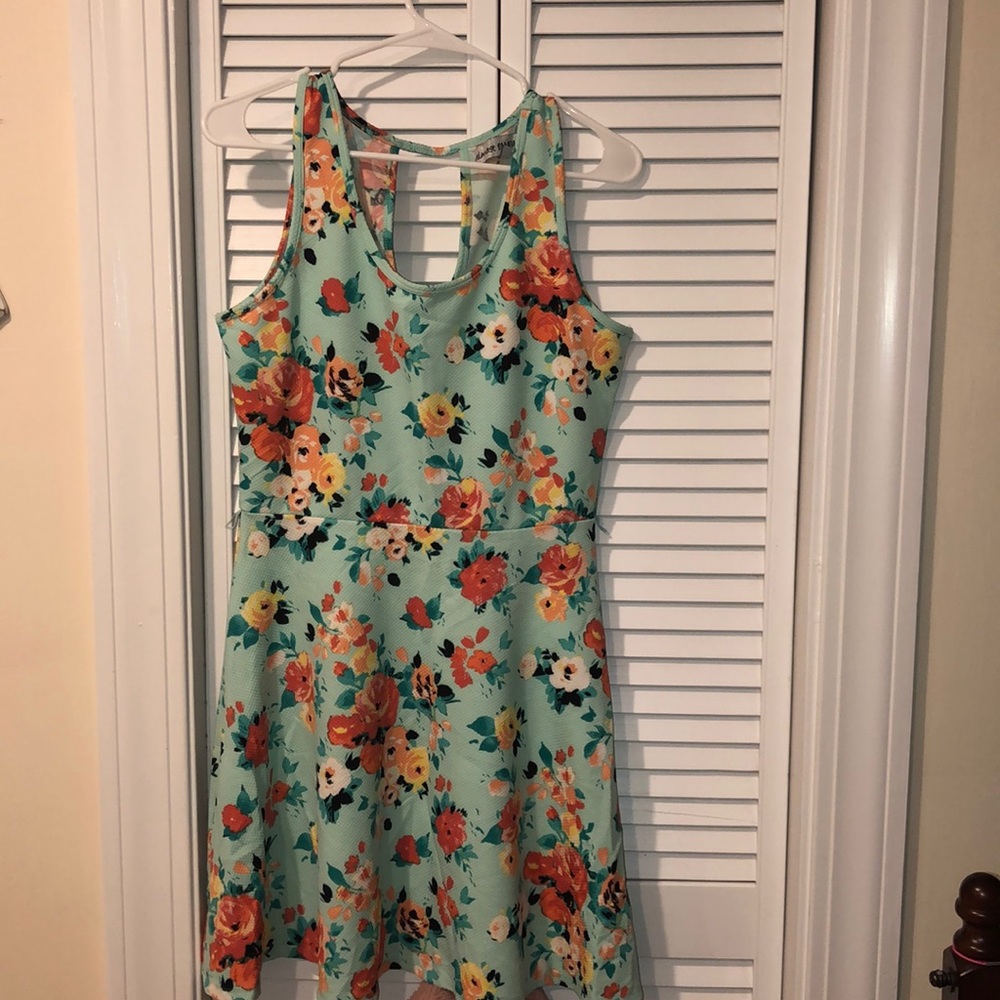 Women’s sleeveless short dress